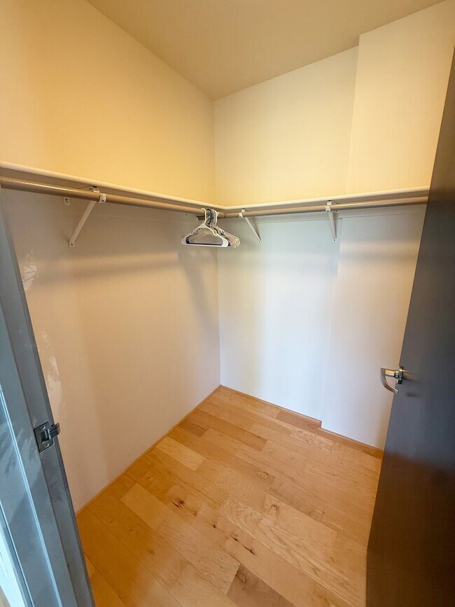 Building Photo - 2 Bed/2 Bath Condo at Aperture in Little I...