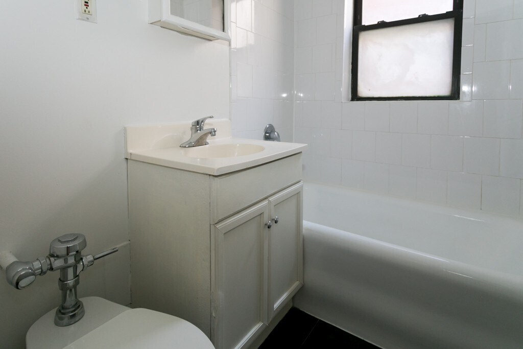 Building Photo - 562 W Arlington Pl