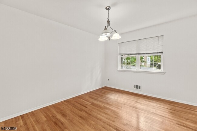 Building Photo - 88 Poplar St