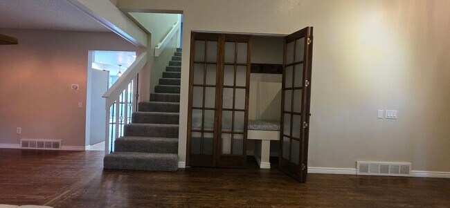 Building Photo - Spacious 4BR3BA House in Aurora