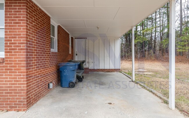 Building Photo - Newly Updated East Durham Gem: 3-Bed, 1-Ba...