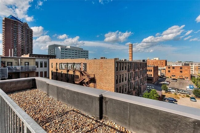 Building Photo - Modern 2-Bedroom, 2-Bathroom Condo – Prime...