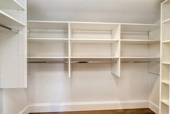 Building Photo - 7 Hillside Ave