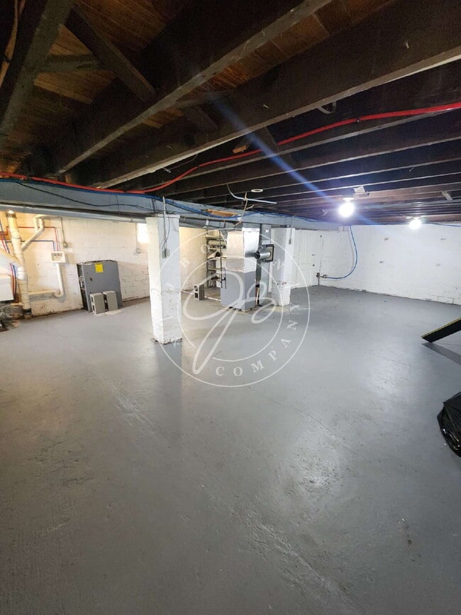 Building Photo - Adorable Updated 3 Bedroom Bungalow Near Downtown & Tony Packo's!