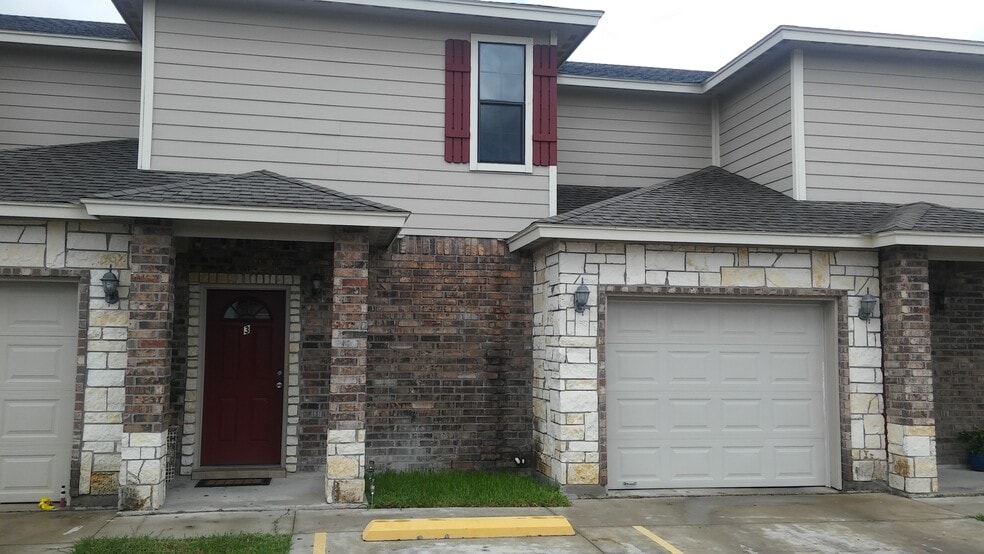 Building Photo - 422 Stone Drive