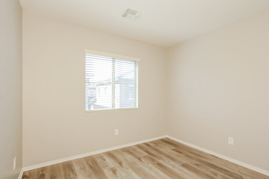 Building Photo - 10295 W Via Del Sol