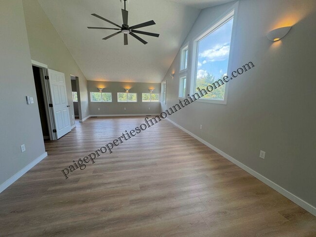 Building Photo - 133 CR 606