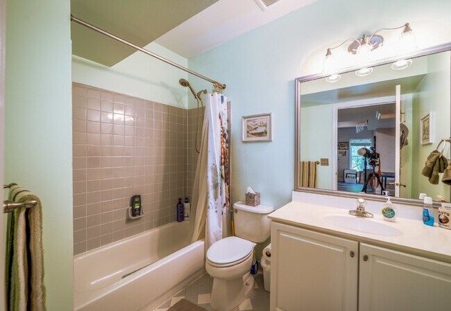 Building Photo - Beautiful home with pool | 6,000+ square feet