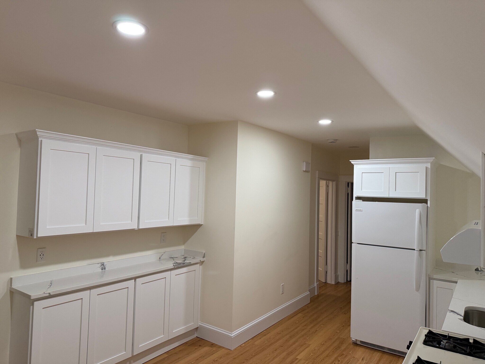 Building Photo - 44 Nesbit Avenue