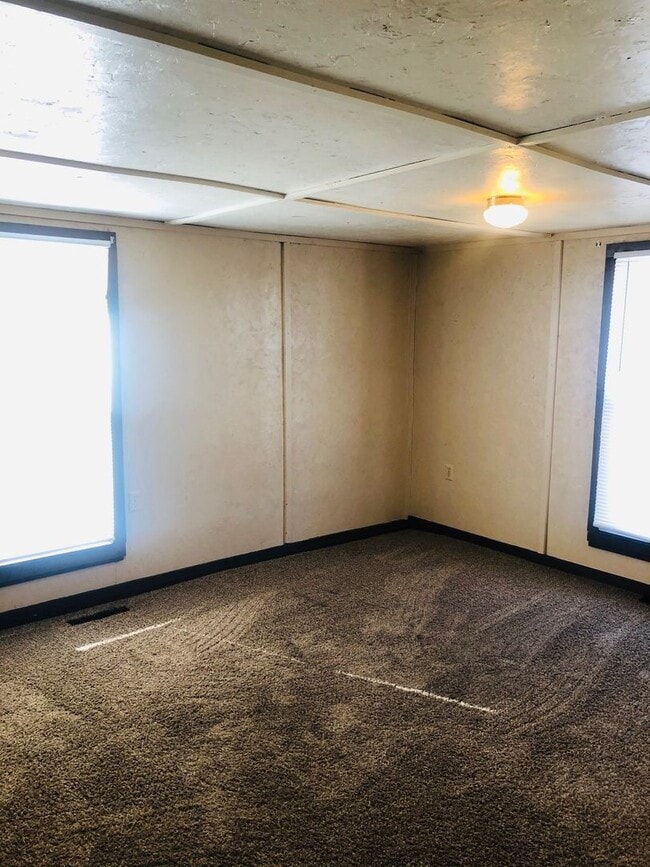 Building Photo - Centrally Located Bungalow