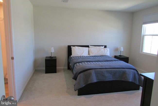 Building Photo - 30155 Creekview Cir