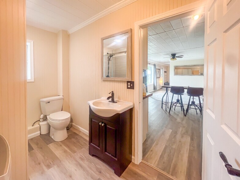 Building Photo - 511 Riverview Ct