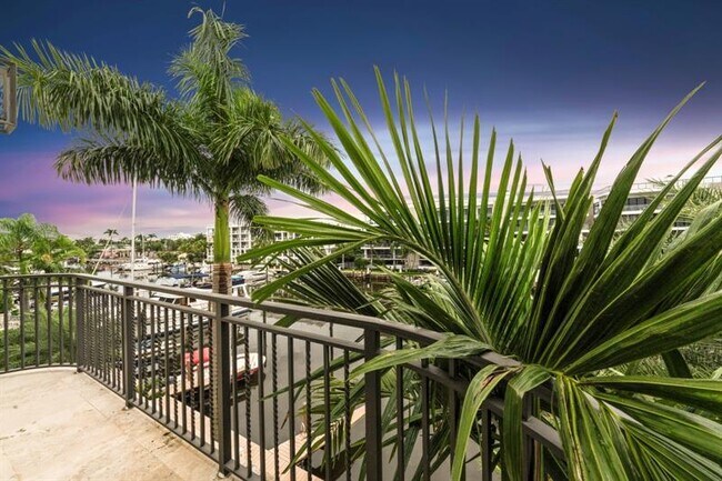 Building Photo - 61 Isle of Venice Dr