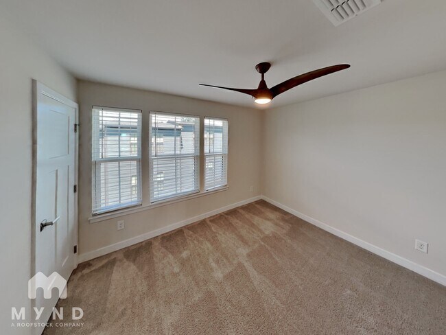 Building Photo - 432 W Tremont Ave