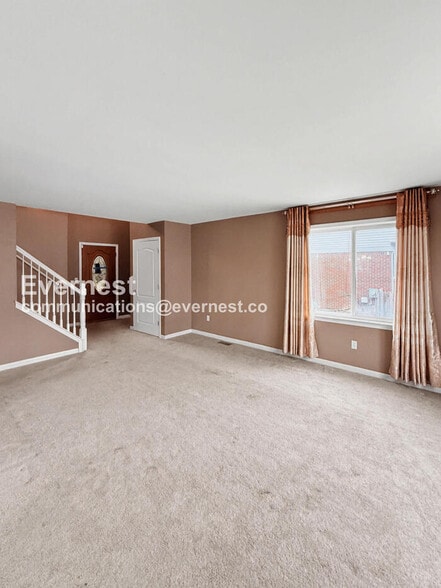 Building Photo - 642 Bellaire Ave