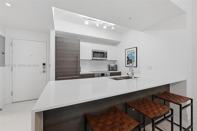 Building Photo - 301 Altara Ave