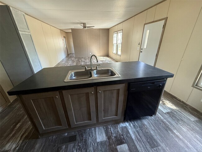 Building Photo - 37019 Gossamer Ln