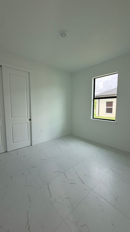 Building Photo - 1105 Dean St E