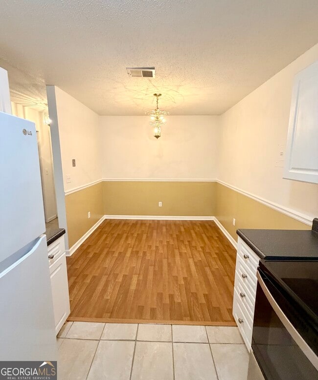 Building Photo - 3595 Woodbriar Cir