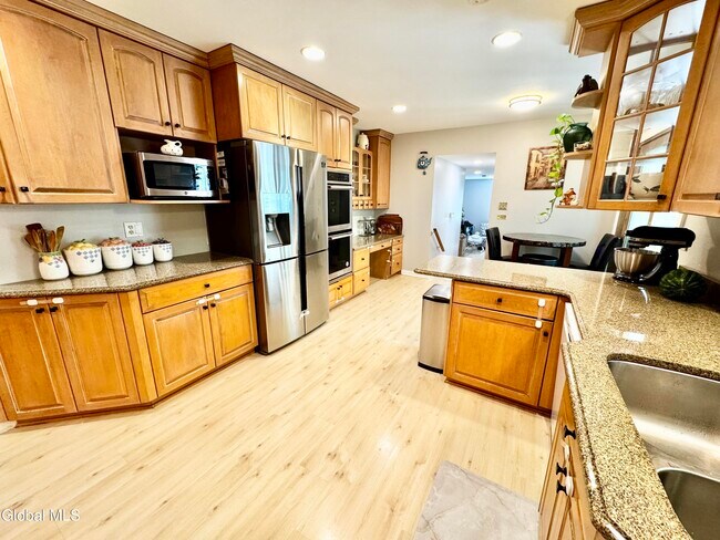 Building Photo - 11 Hearthside Dr