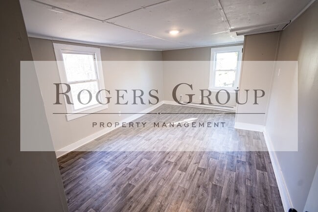 Building Photo - 718 John St