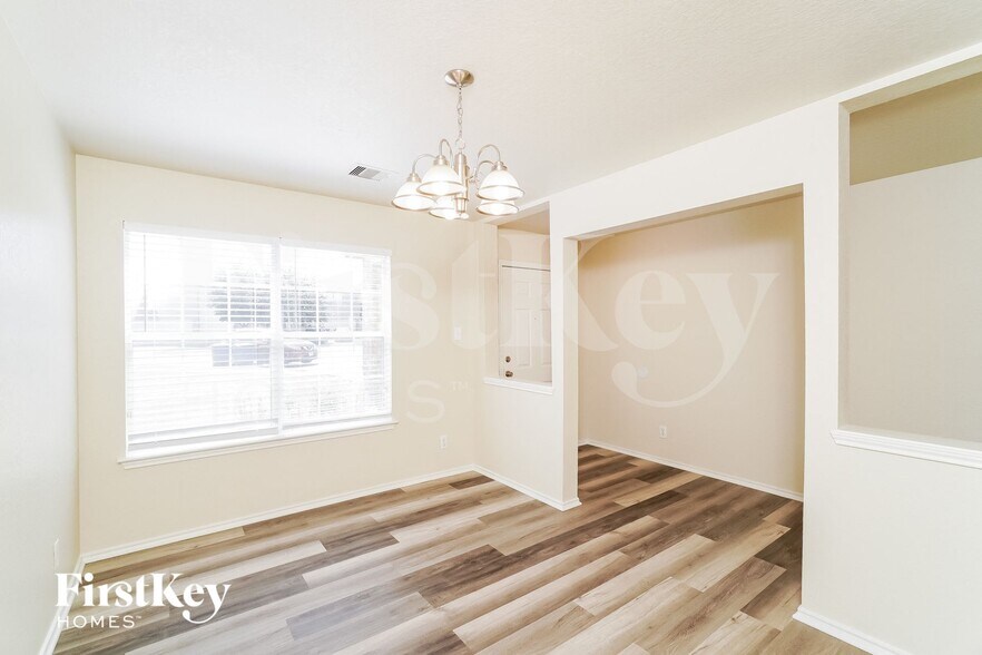 Building Photo - 4911 Viking Coral