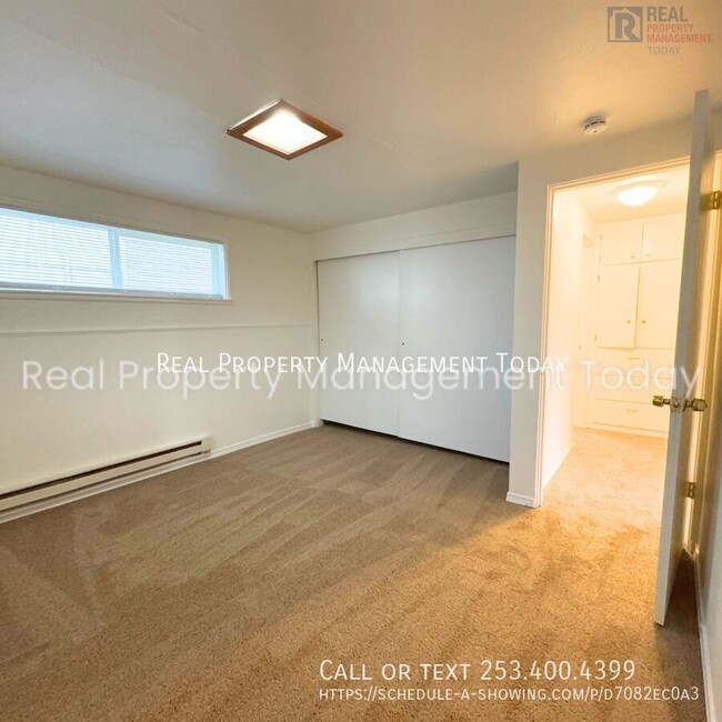 Building Photo - 1 Bedroom In Tacoma!