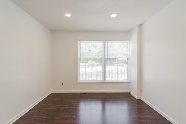 Building Photo - 1601 Sansberry Rd