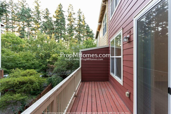 Building Photo - Spacious Townhome in Tanasbourne!