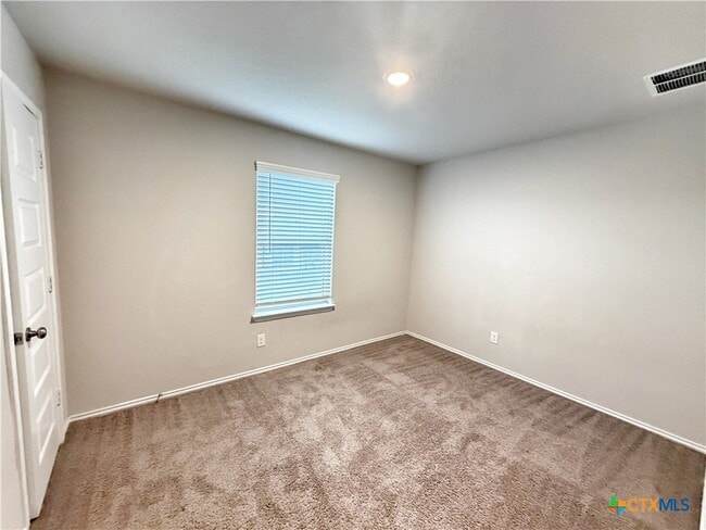 Building Photo - 2432 Ayers Dr