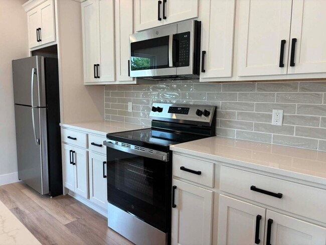 Building Photo - Brand-New Townhomes Near 5 Mile & East Beltline