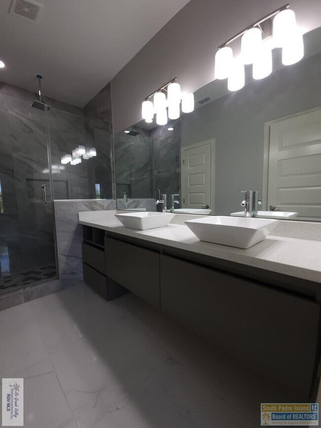 Building Photo - 108 Avenida Escandon