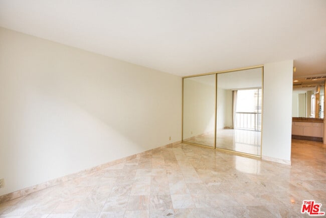 Building Photo - 10747 Wilshire Blvd