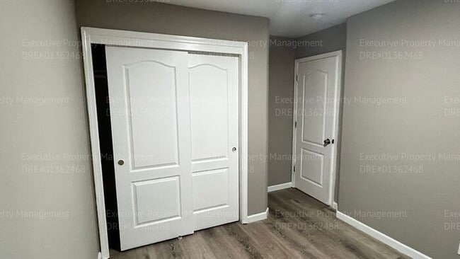 Building Photo - Spacious 3 bedroom, 2.5 bathroom townhome. ASK ABOUT THE MOVE IN SPECIAL (OAC)!