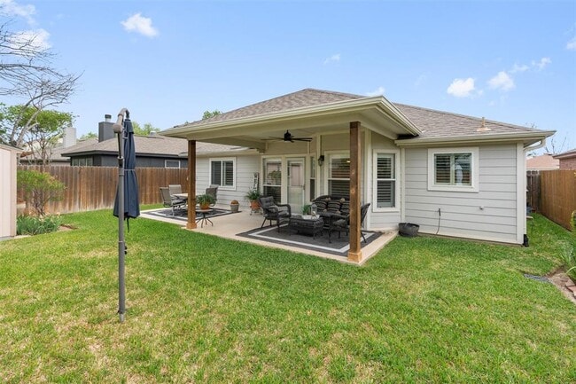 Building Photo - 226 Claris Ln