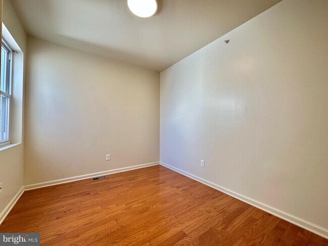 Building Photo - 2233 N Camac St