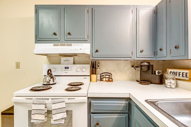 Building Photo - 13 James Ave