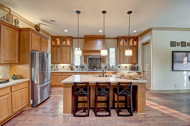 Building Photo - 7 Shearling Ct