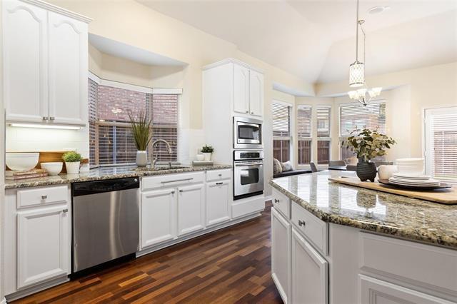 Building Photo - 9750 Grassland Dr
