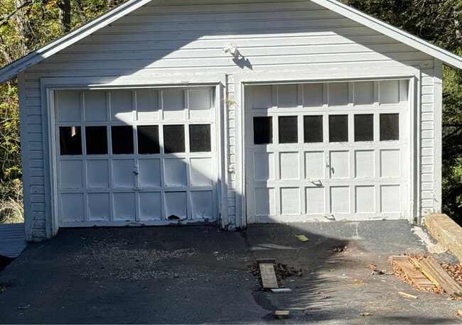 Building Photo - 227 Railroad St