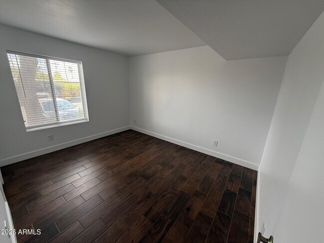 Building Photo - 10610 S 48th St