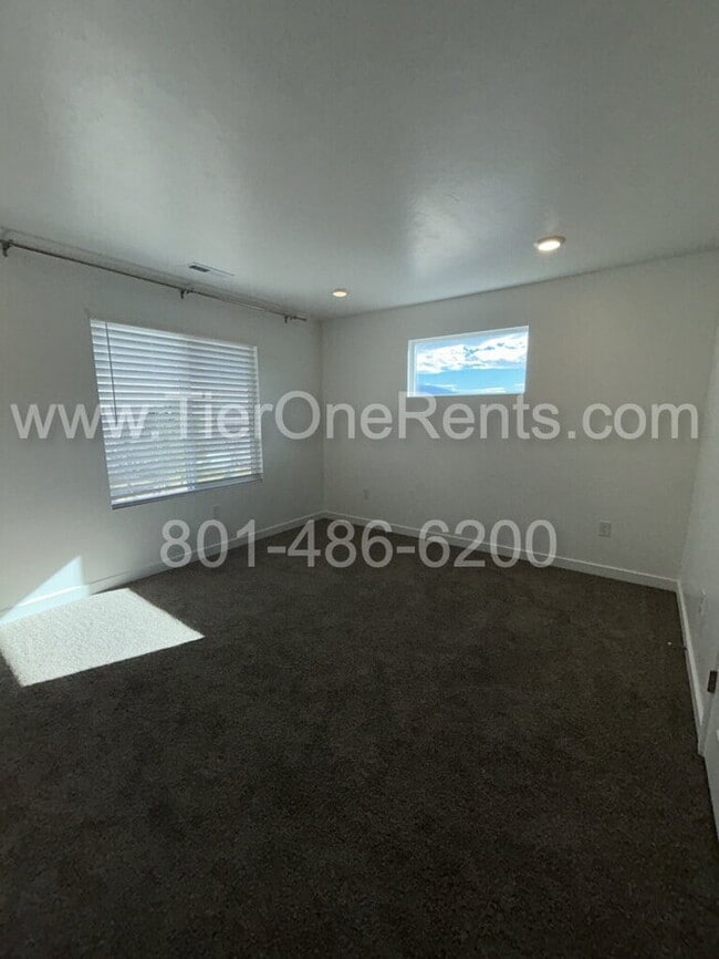 Building Photo - NO DEPOSIT option available for qualified renters!