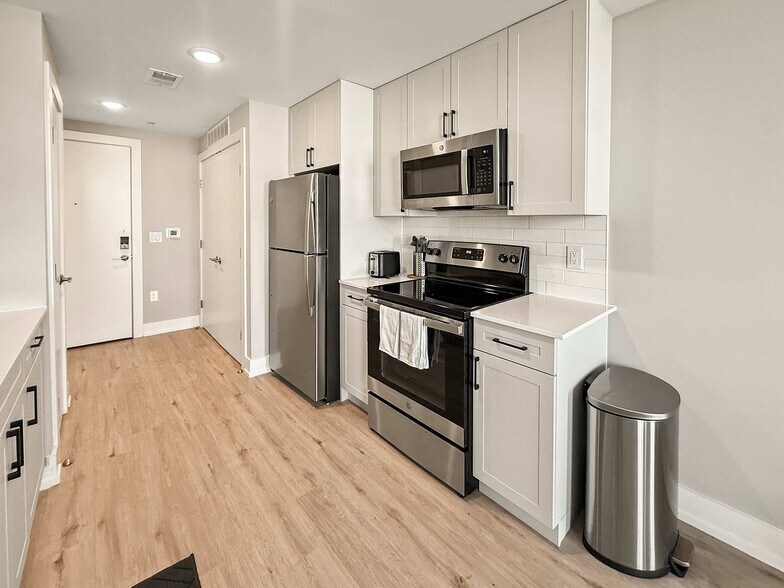 Building Photo - 626 N Delaware Ave