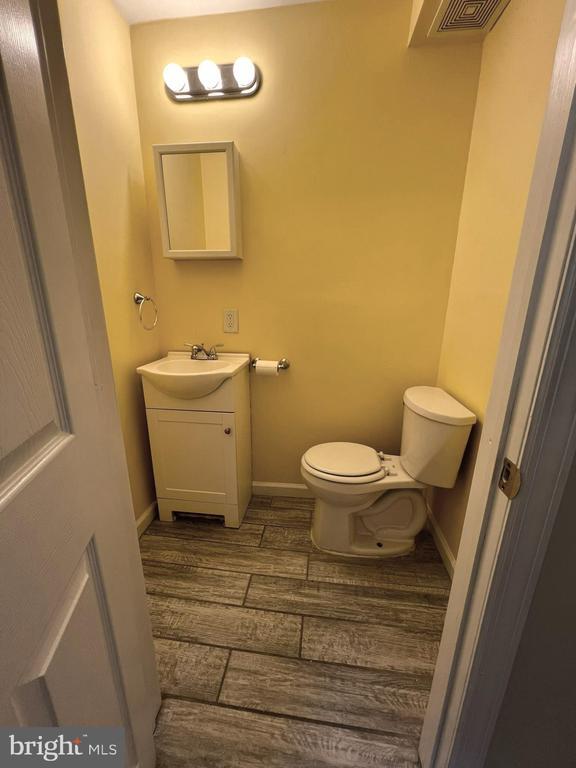 Building Photo - 42 Holland Ave