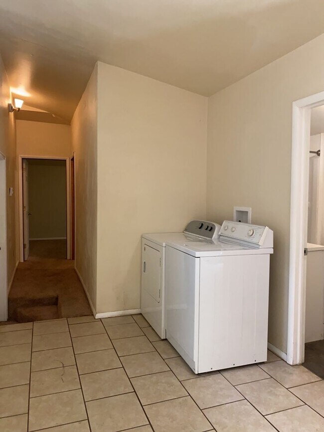 Building Photo - STUDENTS WELCOME! Sprawling Ranch Home w/ Large Fenced Yard