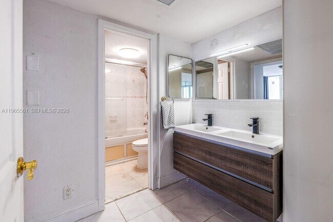 Building Photo - 3140 S Ocean Dr