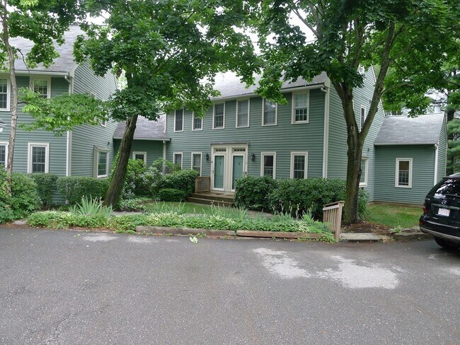 Primary Photo - 89 Brookdale Cir