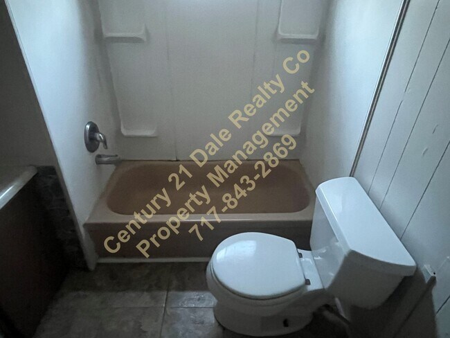 Building Photo - 2 Bedroom 1 Bath home in East Berlin