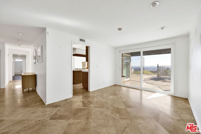 Building Photo - 906 Whitehaven Terrace