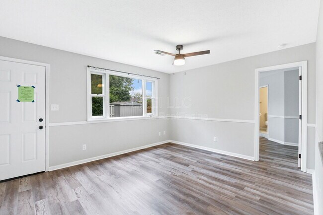 Building Photo - 3112 Commander Dr